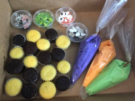 DIY Cupcake Kit - Holiday Activity - Kid Activity - Cupcake Decorating | Creating Fun Diy Cupcake Kit, Diy Halloween Cupcakes, Cake Bento, Cupcake Decorating Party, Diy Cupcake, School Halloween, Halloween Kit, Holiday Cupcakes, Cake Kit