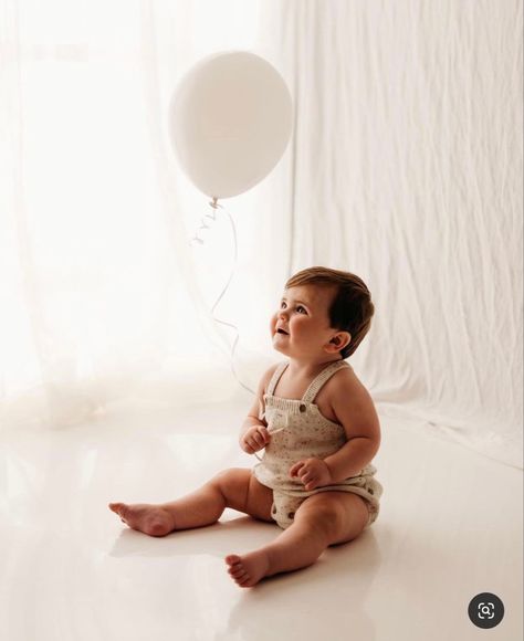 Simple First Birthday, Baby Birthday Photoshoot, 1 Year Baby, Boys First Birthday Party Ideas, 1st Birthday Pictures, 1 Year Birthday, 1st Birthday Photoshoot, Baby Birthday Themes, First Birthday Pictures