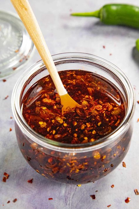 Chili Crunch Recipe, Black Garlic Oil, Chile Crisp, Chinese Chili Oil, Hot Honey Recipe, Thai Peppers, Chili Crunch, Chinese Chili, Hot Chili Oil