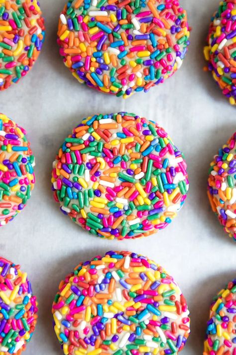 Sprinkle Confetti Cookies. Life is always a little better with a side of cookies. Especially when those cookies are covered in rainbow sprinkles. Seriously, though, who doesn't love a good Sprinkle Confetti Cookie? #cookies #rainbows #sprinkles #dessert #fun Heart Cookies Recipe, Holiday Food Crafts, Spoon Cookies, Confetti Cookies, Sprinkle Cookies, Cookie Cups, Tasty Baking, Cheese Flavor, Gifts For Coffee Lovers