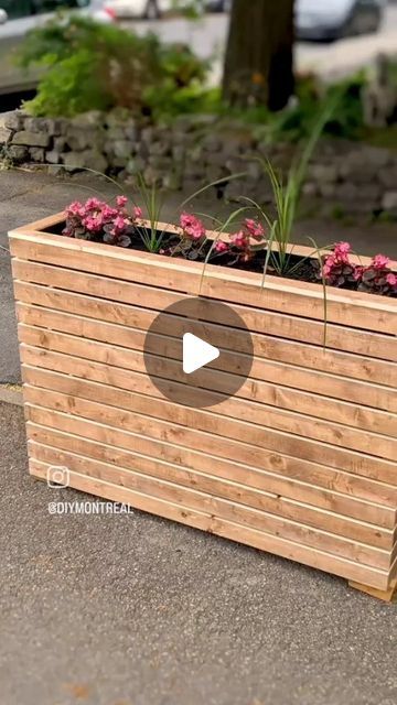 Marie | DIY Montreal on Instagram: "Counting down my top posts of the year! Here's no.4 👉 What's holding up the flower boxes? 🌻 I get this question every time I make one of these planters. Well, now you know! Build plans and how-to video link 👉 @diymontreal #top10 #planterbox #flowerbox #woodworks #diy #flowersofinstagram #flowerboxes #plantersofinstagram #planter" Building Planter Boxes, Garden Bike Storage, Diy Montreal, Diy Wood Planter Box, Wood Flower Box, Wooden Flower Boxes, Ikea Plants, Outdoor Shower Diy, Planter Box Plans