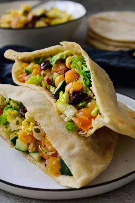 Pita sandwich stuffed with Mediterranean chickpea salad. Vegan Stuffed Pita Pockets, Vegan Pita Pocket Recipes, Pita Recipes Stuffed, Chickpea Pita Pocket, Pita Pocket Recipes Lunches, Stuffed Pita Pockets, Vegan Pita, Veg Wraps, Pita Pocket Recipes