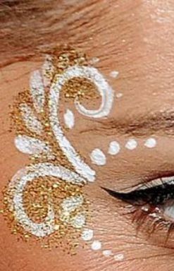 Eye candy <3 Disco Ball Face Paint, School Spirit Face Paint, Football Face Paint, Gold Face Paint, Makeup Carnaval, Glitter Face Paint, Glitter Bar, Festival Makeup Glitter, Indian Eyes