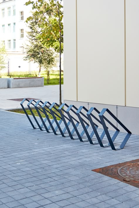 Our bike racks are made of powder-coated galvanized steel for increased durability and weather resistance. #puntodesign #urbanfurniture #outdoorfurniture #urbanbench #bikerack Bike Rack Design, Bicycle Rack Design, Bike Parking Design, Bicycle Parking Design, Bike Parking Rack, Bike Shelter, Modern Bike, Support Velo, Paving Design