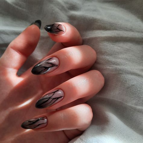 Black Nails Graduation, Black Nails For Graduation, Nail Designs For Graduation, Black Nails With Design, Long Black Nails, Nails With Design, Negative Space Nails, Builder Gel Nails, Back To School Nails