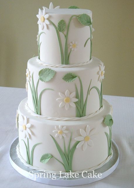 Wedding Cake by springlakecake, via Flickr Daisy Wedding Cakes, Lake Cake, Super Torte, Daisy Cakes, Small Wedding Cakes, Spring Cake, Tiered Cake, Special Cake, Julia Child