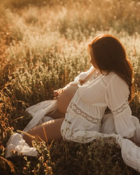 Embracing the sun and all its golden goodness. #humboldtcountymaternityphotographer#norcalmaternityphotographer#maternity#motherhood#sheshavingababy Sun Flower Maternity Shoot, Maternity Solo Poses, Sunrise Maternity Pictures, Maternity Prompts, Solo Maternity Pictures, Maternity Photo Shoot Ideas Outdoor, Outdoor Pregnancy Photoshoot, Golden Hour Maternity Shoot, Hippie Pregnancy