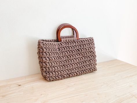 Crochet Bag With Wooden Handles, Bag With Wooden Handles, Crochet Clutch Pattern, Crochet Purse Pattern, Crochet Double Crochet, American Crochet, Clutch Pattern, Bag Crochet Pattern, Classic Purse