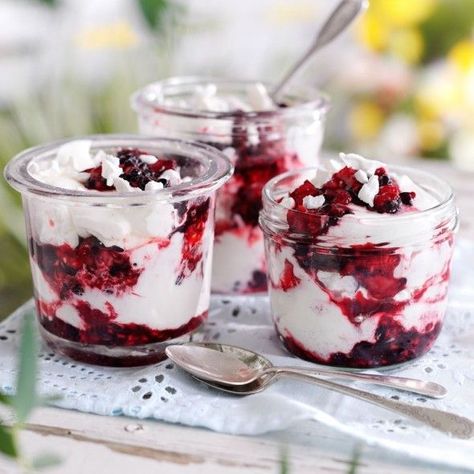 Eton Mess Recipe, Summer Pudding, Hp Sauce, British Desserts, Eton Mess, Fancy Desserts, English Food, Irish Recipes, British Food