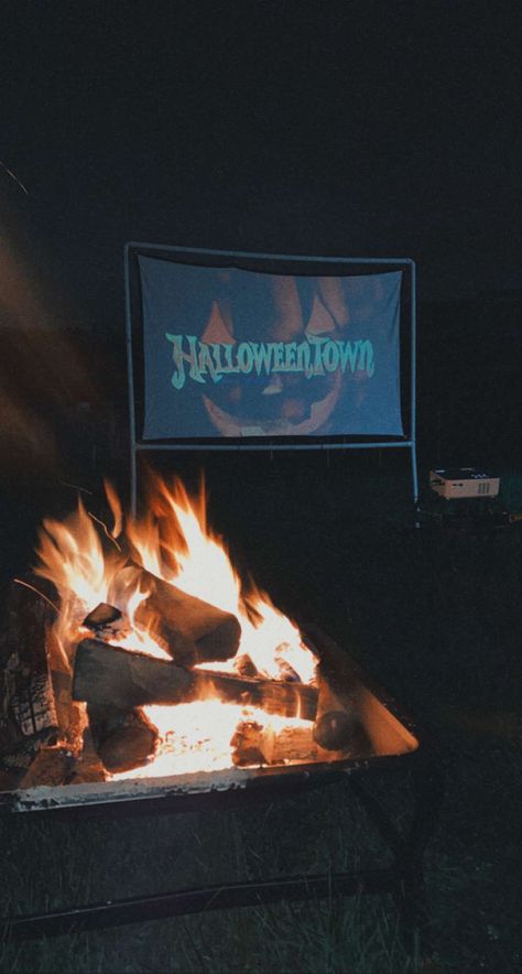 Projector Movie Night/Bonfire Projector Movie Night, Projector Movie, Date Night Ideas, Night Ideas, Aesthetic Themes, Life Motivation, Movie Night, Projector, Daily Life