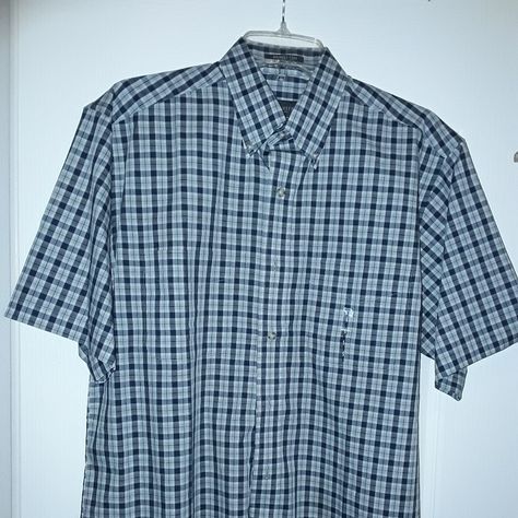 Men's Bottondown Short Sleeve Shirt By Van Heusen Sterling, Wrinkle Free, Dark Blue With Green Stripes And Lines, New With Original Tag. Small , Neck 14-14 1/2, Broadcloth 65%Polyester And 35% Cotton Blue Short Sleeve Button Up, Black Costumes, Billie Concert, Florida Shirt, Chambray Denim Shirt, Collar Shirt Men, Columbia Shirt, Twill Shirt, Men's Button Down Shirt