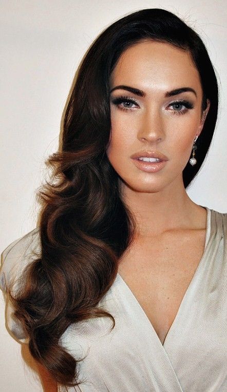 Can't tell if this is really Megan Fox--great shot nonetheless. Hairstyles Vintage, Old Hollywood Hair, Makeup Tip, Vintage Waves, Hollywood Hair, Beverly Hills 90210, Braut Make-up, Ombré Hair, Olivia Wilde