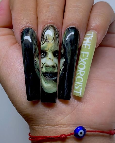 7,477 Likes, 220 Comments - Vivian Xue Rahey (@vivxue) on Instagram: “[SWIPE TO SEE PROCESS] of all the god awful things...��🕳📿 @nailbruja asked me to draw Regan from…” Horror Nails, Long Square Nails, Stiletto Nail Art, Winter Nails Acrylic, Grunge Nails, Pretty Nail Art Designs, Aesthetic Green, Black Nail Designs, Colorful Nail Designs