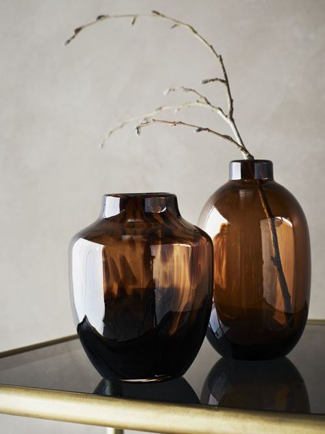 Vase Glass Decoration, Autumn Interior Design, Deco Accessories, Autumn Interior, Vase Deco, Kitchen Design Color, Brown Vase, Pottery Pots, Pastel Room