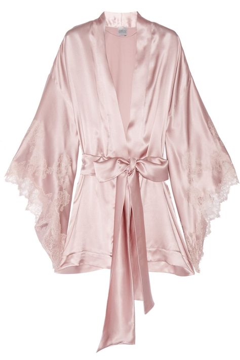 Fashion Design Inspiration, Carine Gilson, Pijamas Women, Best Bridesmaid Gifts, Kimono Dressing Gown, Pink Kimono, Retro Lingerie, Satin Kimono, Pretty Lingerie