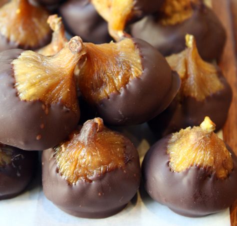 Chocolate Covered Figs, Stuffed Figs, Dried Fig Recipes, Fig Bread, Dark Chocolate Recipes, Eat A Lot, Fig Recipes, Dried Figs, Healthy Sweets Recipes