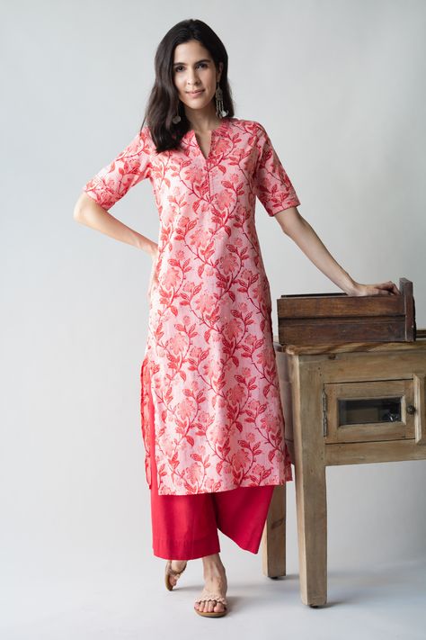 Indian College Outfits, Kurta Neckline, Straight Kurti Designs, Desi Casual, Trendy Outfits Indian, Fashion Show Dresses, Outfits Indian, Anarkali Dress Pattern, Dress Models