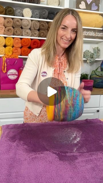 Felted Balls Diy, Wet Needle Felting Tutorial, Wet Felting Bowls, Wet Felting Over A Balloon, Needle Felting With Yarn, How To Wet Felt Tutorials, Felt Bowls How To Make, Wet Wool Felting Projects, Felting On A Ball