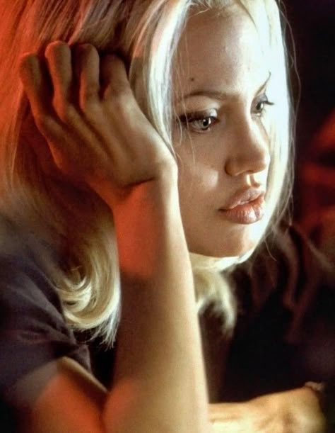 Angelina Angelina Jolie Blonde, Angelina Jolie Young, Angelina Jolie Movies, Site Model, Angelina Jolie Photos, Girly Makeup, Celebrity Wallpapers, Dark Feminine Aesthetic, Hottest Pic