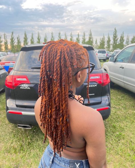 Ginger Locs With Blonde Highlights, Ginger Brown Locs Black Women, Ginger Brown Locs, Ginger Colored Locs Black Women, Dark Ginger Locs, Dark Ginger Hair Black Women Locs, Ginger Hair Black Women Locs, Ginger And Red Locs, Ginger And Blonde Locs