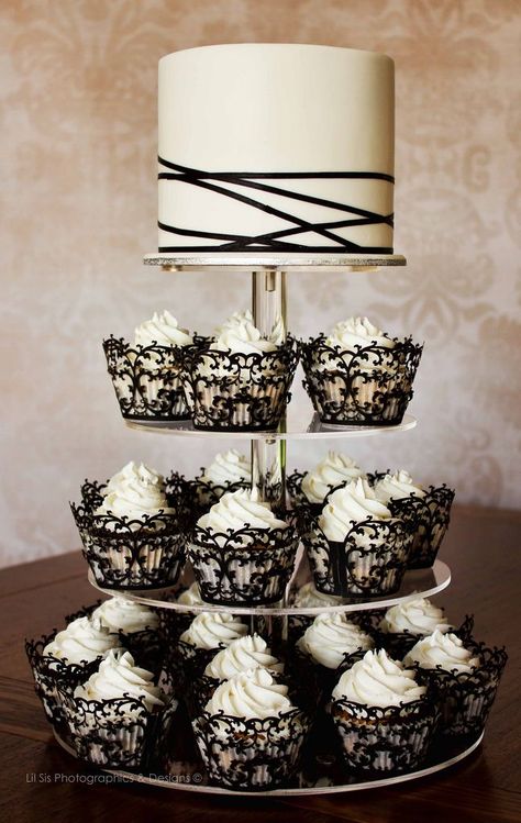 Wedding Color Schemes Winter, Black And White Wedding Cake, Elegant Cupcakes, Black And White Wedding Theme, White Winter Wedding, Chevron Wedding, White Wedding Theme, Lace Wedding Cake, Black And White Ribbon