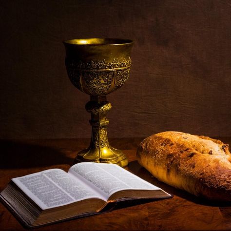 Communion Bread And Wine, Eucharistic Miracle, Bread And Wine, Bible Verse Background, X Picture, The Last Supper, Pictures Of Jesus Christ, Eucharist, Last Supper