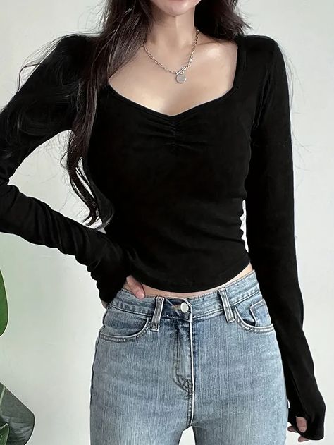 Tight Shirt Outfit, Long Sleeve Tops Casual, Simple Trendy Outfits, Sweetheart Neck, Girly Outfits, Casual Style Outfits, Asian Fashion, Free Clothes, Beautiful Outfits