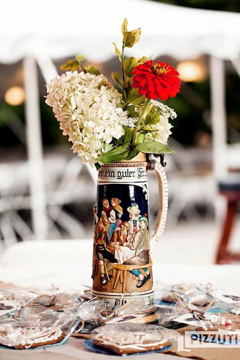 Circus Theme Wedding, Beer Garden Wedding, Bavarian Decor, Oktoberfest Wedding, German Wedding Traditions, Bavarian Wedding, Oktoberfest Party Decorations, Octoberfest Party, Circus Tents