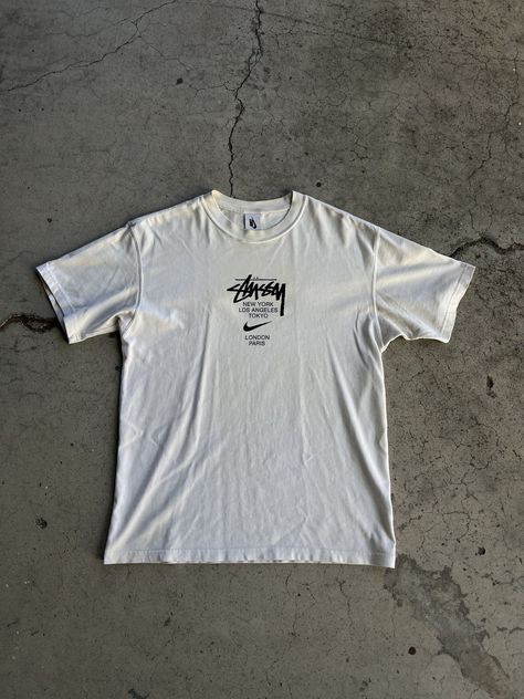 Nike x Stussy International Tee Stussy T Shirt, Stussy Clothing, Streetwear Wallpaper, Stussy Tee, Nike X Stussy, Stussy Men, Paris Tee, Vintage Outfit, Men's Tops