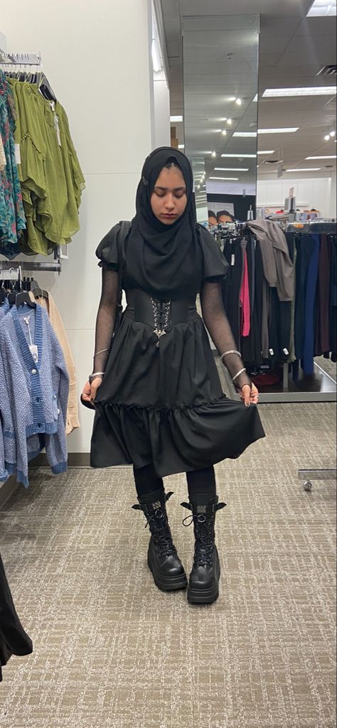 Goth Hijabi Outfits, Punk Hijabi, Emo Hijabi Aesthetic, Goth Hijabi, Goth Hijabi Aesthetic, Fairy Grunge Hijabi, Futuristic Goth, Hijabi Streetwear, Punk Kawaii