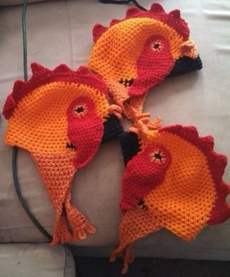 Crochet Bird Hat, Chicken Hat Pattern, Crochet Chicken Hat, Crochet Creatures, Chicken Hats, Funny Crochet, Chicken Crafts, Crochet Kids Hats, Cool Hat