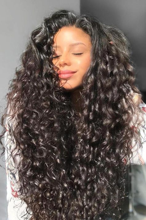 Long Curly Hairstyles, Long Natural Curly Hair, Curly Hair Trends, Curly Hair Photos, Beautiful Curly Hair, Curly Hair Inspiration, Curly Bob Hairstyles, Hair Photo, Long Curly Hair