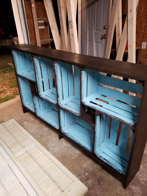 Project wood, crates, stain, and screws to assemble. Wood Crate Furniture, Crate Ideas, Apple Crates, Fair Display, Palace Interior, Craft Fair Displays, Boutique Ideas, Crate Furniture, Pantry Shelf