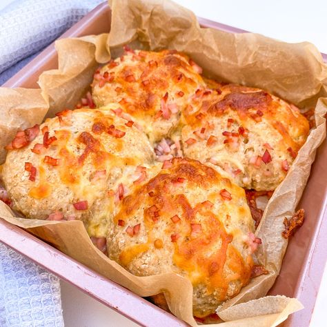 Savoury Rolls Recipe, Savoury Afternoon Tea Ideas, Bacon Rolls Recipe, Cheese And Bacon Rolls, Bacon Rolls, Cheese Loaf, Cheesy Sandwich, Bacon Dinner, Tuna Melt Recipe