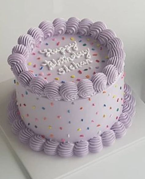 Purple Confetti Cake, Cute 2 Layer Birthday Cake, Rainbow Cake With Candy On Top, Decorated Cakes Ideas Birthdays, Age 9 Birthday Cake, Pastel Purple Birthday Cake, Cool Cake Ideas Birthdays, Cute Birthday Cake Ideas Aesthetic, Cute Bday Cakes Aesthetic