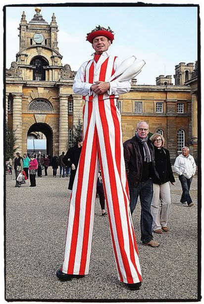 Juggler Costume Circus, Pippin Musical, Marching Band Shows, Stilt Walker, Stilt Costume, Clown Images, Circus Outfits, Dark Circus, Event Stand