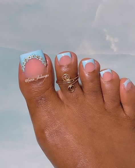 Raymeshia Williams on Instagram: "Sooooo yea this happened. I didn’t do my toes for a few days after I took my acrylic off, and my big toenail broke 😩 that’s all it took for me to say never mind 😂 I’m truly addicted to this Major cut down and overlay No tips or forms used ever Inspo; @briagottibar #acrylictoes #pedi #pedicure #pedicures #toes #toenails #blue #bluetopaz #nails #nailsofinstagram #nailsdesign #nailinspo #nailart #nailart #explorepage #explorepage✨ #prettytoes #toerings #arti Baby Blue French Tip Toes, Baby Blue Toe Nails Design, Blue French Tip Pedicure, Baby Blue Pedicure Toes, Blue French Tip Toe Nails, Baby Blue Pedicure, Blue French Tip Toes, Blue Pedicure, French Tip Pedicure