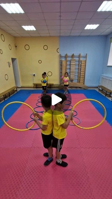 Gym Ideas For Kindergarten, Preschool Gym Games, Hoola Hoop Activity For Kids, Sports Day Games For Adults, Physical Games For Kids, Indoor Games For Preschoolers, Physical Education Activities Pe Games, Indoor Games For Kids Classroom, Indoor Sensory Play