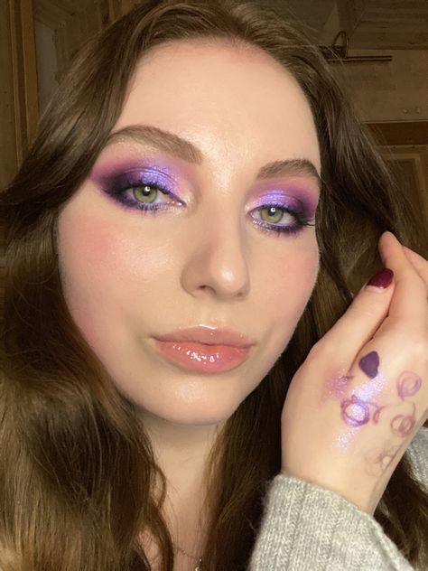 Purple makeup 
Inspiration 
Makeup Artist
Editorial 
Vibe
Aesthetic 
Bright makeup
Inspiration Speak Now Makeup Ideas, Speak Now Eye Makeup, Speak Now Makeup, Eras Makeup, Concert Makeup, Makeup Memes, Purple Makeup, Purple Eyeshadow, Speak Now