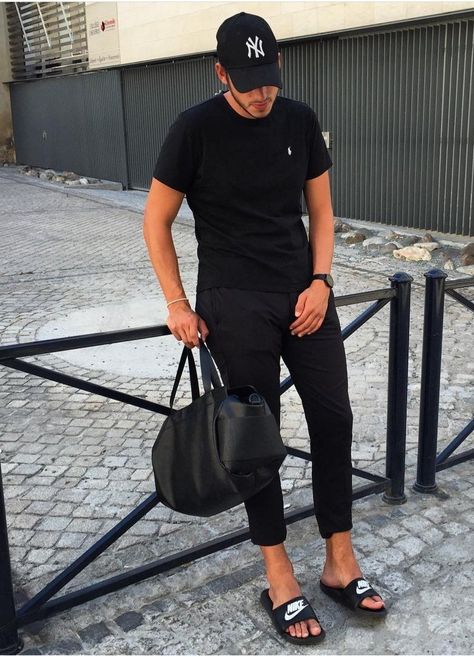 Slide Sandals Outfit, Nike Slides Outfit, Mule Loafers, Men Moda, Modern Mens Fashion, Nike Slides, Men Sandals, Stylish Men Casual, Sandals Outfit