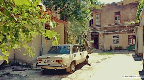 Another random Odessa courtyard picture. Plein Air Photography, Body Positivity Photography, Fisheye Photography, Environment Photography, Air Photography, Perspective Drawing Lessons, Outdoor Aesthetic, Photography Pics, Study Photography