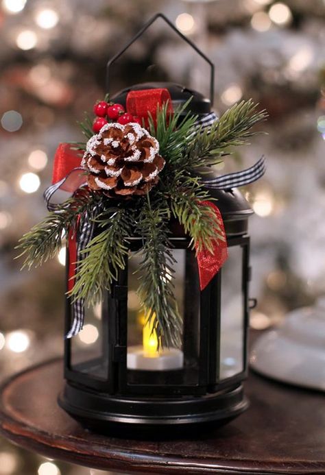 Ways Lanterns Can Give Your Home A Magical Touch (3) Christmas Lantern Centerpieces, Christmas Lantern Ideas, Lantern Christmas Decor, Holiday Lanterns, Lantern Ideas, Christmas Lantern, Lantern Centerpieces, Christmas Lanterns, Lanterns Decor