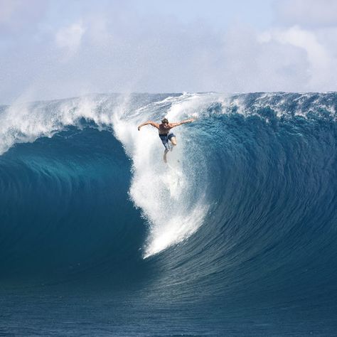 On the crest of a huge wave: a surfer wipes out as he takes on the fearsome 30 foot Teahupoo wave off the coast of Tahiti Big Wave Surfing, Surf Turf, Huge Waves, Water Pictures, Learn To Surf, Surf Trip, Wipe Out, Surfing Waves, Water Waves