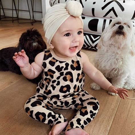 baby girl outfits #style #babylove Leopard Jumpsuit, Newborn Hats, Outfit Primavera, Trendy Baby Clothes, Baby Turban, Toddler Hat, Fashionable Baby Clothes, Trendy Baby