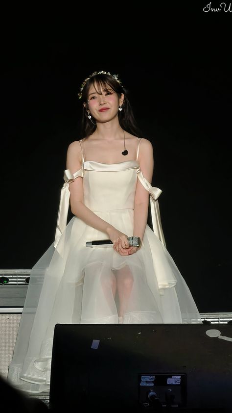 Iu Concert Outfit, Iu Outfits, Iu Concert, Iu Dress, Iu Hair, Concert Dresses, Famous Outfits, Dress Makeup, Girls Fashion Clothes