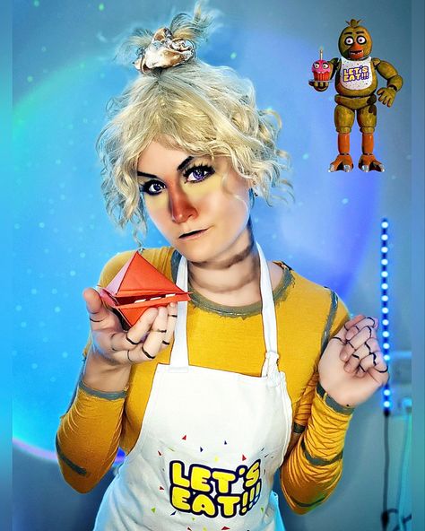 #fnaf #chicacosplay #fnafcosplay #cosplay #fivenightsatfreddys Fnaf Outfits, Chica Cosplay, Fnaf Cosplays, Fnaf Costume, Fnaf Cosplay, Gravity Falls Bill, Cosplay Inspo, Cosplay Inspiration, Drag Makeup