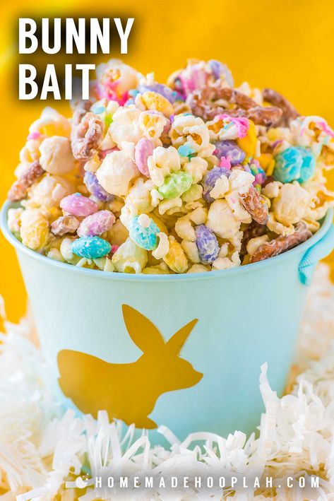 Bunny Bait! Sometimes called bunny bait or Easter crack, this funfetti popcorn is a spring-themed snack mix of pastel-colored candy, sprinkles, and freshly popped popcorn. | HomemadeHooplah.com Bunny Popcorn, Holiday Desserts Easter, Funfetti Popcorn, Easter Rice Krispies, Creamsicle Truffles, Easter Rice Krispie Treats, Easter Food Appetizers, Bunny Bait, Crockpot Candy