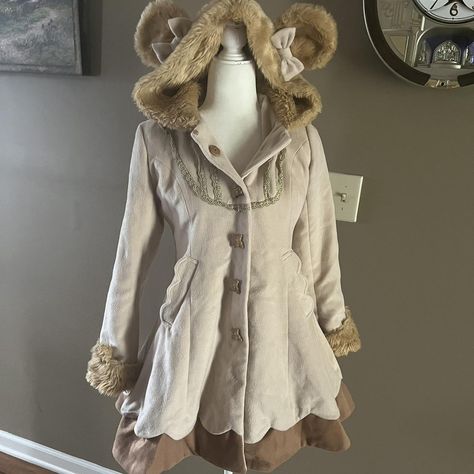 Teddy bear coat with ears on the hood, teddy bear... - Depop Teddy Bear Hoodie With Ears, Bear Jacket With Ears, Bear Themed Outfit, Bear Aesthetic Clothes, Bear Inspired Outfits, Cute Bear Outfits, Bear Hoodie Outfit, Teddy Bear Fashion, Roma Gyaru