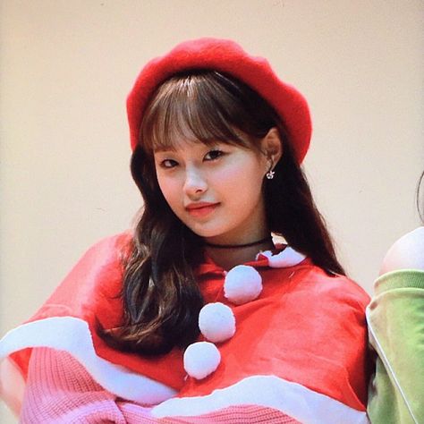 Chuu Christmas, Chuu Loona, Odd Eyes, Christmas Icons, Always Love You, Fav Celebs, My Only Love, Cute Photos, Loving U