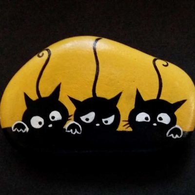 Decorative Pebbles, Painted Pebbles, Painted Rock Animals, Art Pierre, Stone Art Painting, Hand Painted Cat, Painted Rocks Craft, Painted Rocks Diy, Rock Painting Patterns